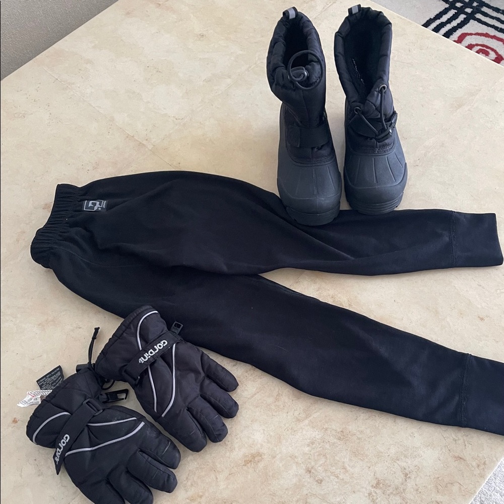 CHILDREN’S WINTER BOOTS/GLOVES/